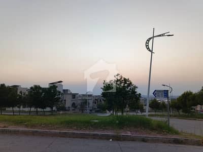 Bahria Town Phase 8 - Sector F-1 10 Marla Residential Plot Up For sale