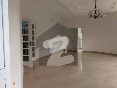 ای ۔ 11 اسلام آباد میں 5 کمروں کا 1 کنال مکان 4.0 لاکھ میں کرایہ پر دستیاب ہے۔