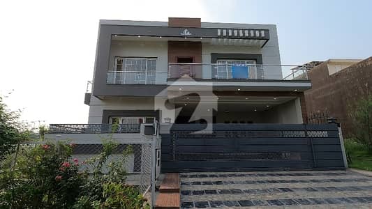ڈی ۔ 12/4 ڈی ۔ 12,اسلام آباد میں 9 کمروں کا 10 مرلہ مکان 13.5 کروڑ میں برائے فروخت۔