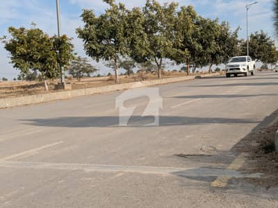 URGENT SALE 5 MARLA CORNER PLOT | SCHOOL & PARK KE SATH!