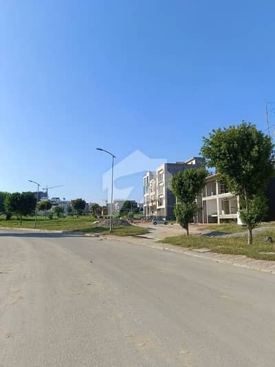 Commercial Plot Of 300 Square Yards Is Available In Contemporary Neighborhood Of Top City 1
