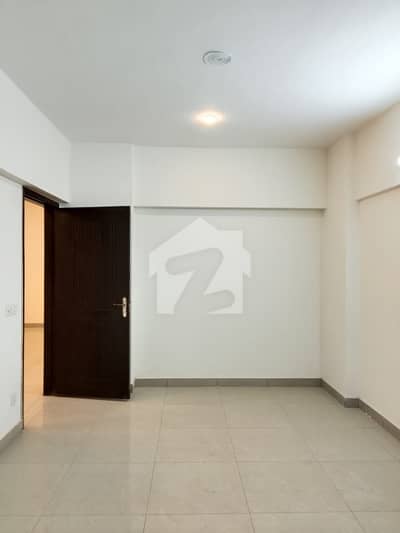 Prime Location 1500 Square Feet Flat Is Available For Sale In Kashmir Road