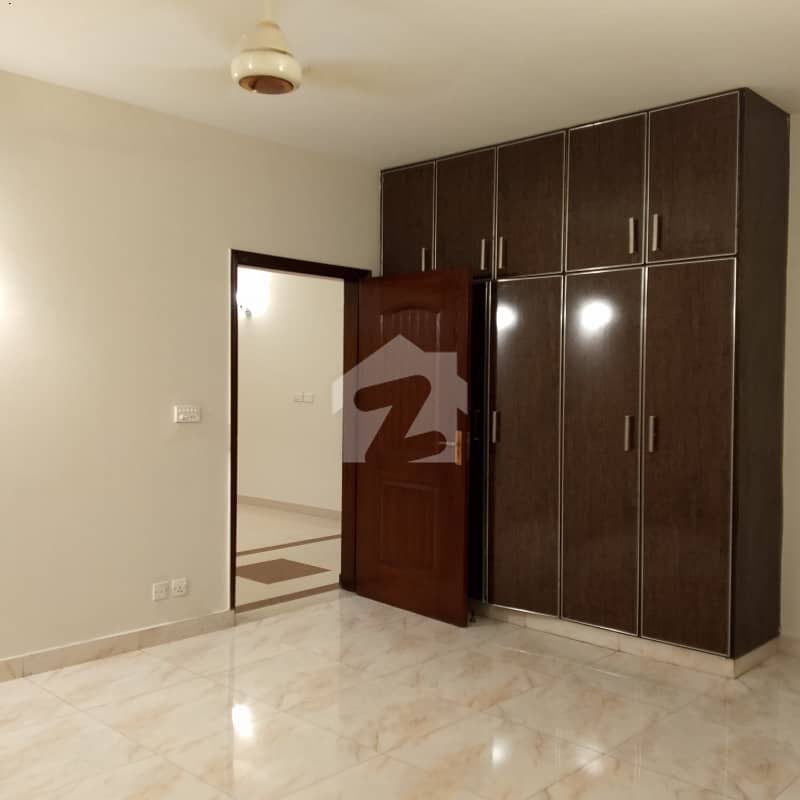10 MARLA 3 BEDROOM APARTMENT AVAILABLE FOR RENT 10 MARLA 3 BEDROOM APARTMENT AVAILABLE FOR RENT