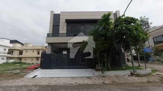 ٹاپ سٹی 1 - بلاک ڈی ٹاپ سٹی 1,اسلام آباد میں 4 کمروں کا 10 مرلہ مکان 6.4 کروڑ میں برائے فروخت۔