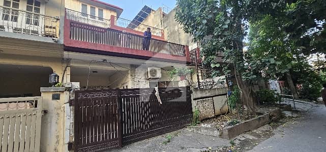 Park Face Uper Portion For Rent