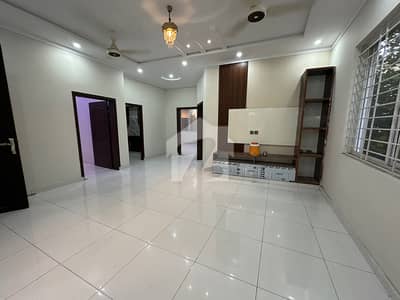 سوان گارڈن ۔ بلاک ایچ سوان گارڈن,اسلام آباد میں 4 کمروں کا 10 مرلہ مکان 2.75 کروڑ میں برائے فروخت۔