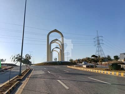 ڈی ایچ اے فیز 5 - سیکٹر سی ڈی ایچ اے ڈیفینس فیز 5,ڈی ایچ اے ڈیفینس,اسلام آباد میں 1 کنال رہائشی پلاٹ 4.25 کروڑ میں برائے فروخت۔