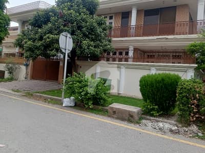 آئی ۔ 8 اسلام آباد میں 3 کمروں کا 12 مرلہ بالائی پورشن 1.6 لاکھ میں کرایہ پر دستیاب ہے۔