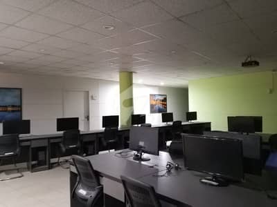 گڑھی شاہو لاہور میں 2 کنال Studio دفتر 12.0 لاکھ میں کرایہ پر دستیاب ہے۔