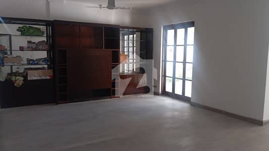 Garden Town 2 Kanal Beautiful House Prime Location
