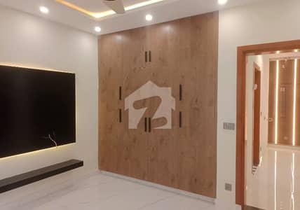 A Spacious 1 Kanal House In Bahria Town - Sector E