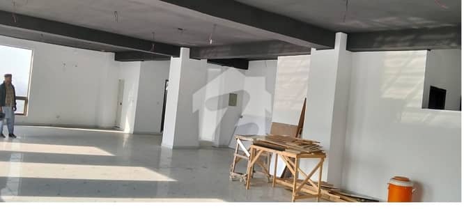 گلبرگ 3 گلبرگ,لاہور میں 8 مرلہ Studio دفتر 3.2 لاکھ میں کرایہ پر دستیاب ہے۔