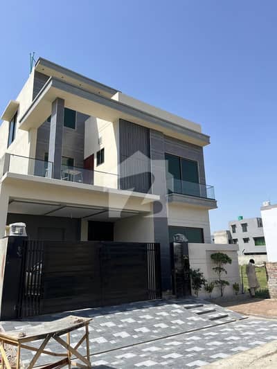 HOT LOCATION OWNER BUILT DOUBLE STORY DEMANDING HOUSE NEAR MARKET AND MAIN PARK AVAILABLE FOR SALE IN LDA AVENUE BLOCK J HOT LOCATION OWNER BUILT DOUBLE STORY DEMANDING HOUSE NEAR MARKET AND MAIN PARK AVAILABLE FOR SALE IN LDA AVENUE BLOCK J