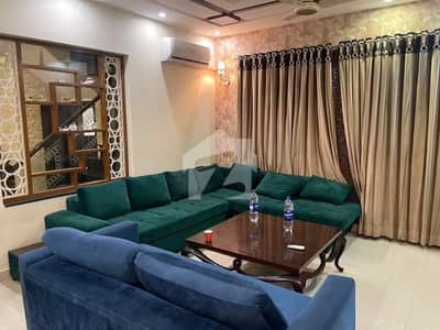 ڈی ایچ اے فیز 6 ڈی ایچ اے ڈیفینس,لاہور میں 4 کمروں کا 10 مرلہ مکان 5.65 کروڑ میں برائے فروخت۔