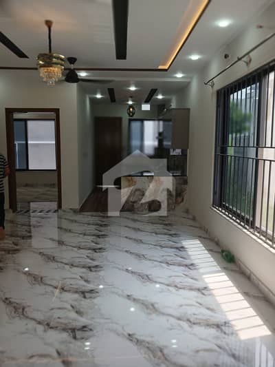 B 17 Block C 30*60 Corner House For Sale