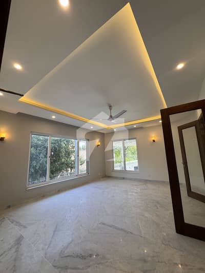 F7 Excellent House For Rent 8 Bed rooms Beautiful Green Lawn,Top Location Close End Street