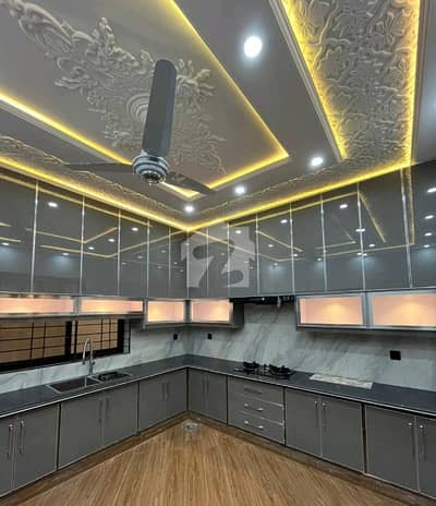 Gorgeous Prime Location 1 Kanal House For rent Available In Wapda Town