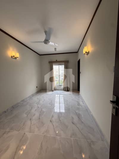 Brand New Renovated 2-Bed DD Apartment For Sale Bukhari Commercial