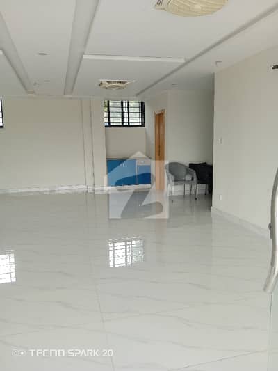 1100 sqft shop available for rent