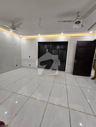 1kanal luxuryhouse upper portion in DHA Phase 6