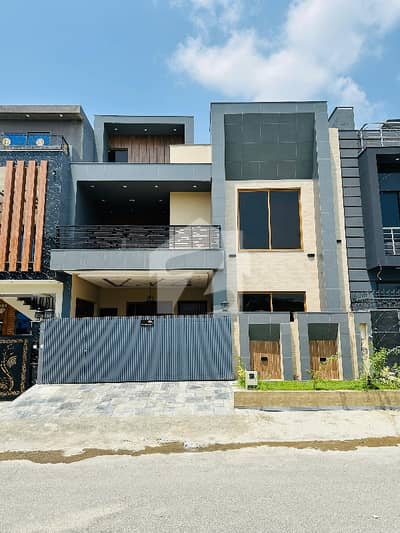 Multi Garden B-17 8 Marla Brand New Designer House Available For Rent