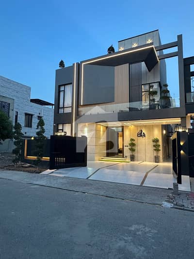 **10 Marla Luxury House for Sale in Quaid Block, Bahria Town Lahore | Prime Location** **10 Marla Luxury House for Sale in Quaid Block, Bahria Town Lahore | Prime Location**