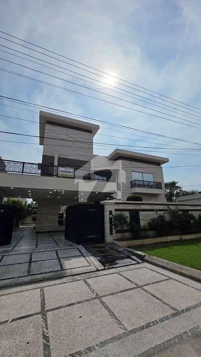 21.5 MARLA BRAND NEW HOUSE @ 60 FEET ROAD WITH 6 SPACIOUS BEDROOMS FOR SALE IN VALECIA TOWN BLOCK K