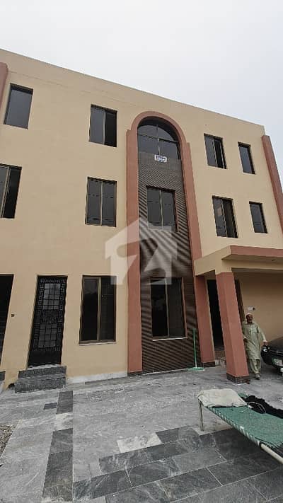 1 KANAL TRIPPLE STORY SEMI COMMERCIAL BUILDING FOR RENT