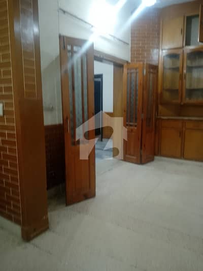 آئی ۔ 8 اسلام آباد میں 3 کمروں کا 14 مرلہ زیریں پورشن 1.5 لاکھ میں کرایہ پر دستیاب ہے۔