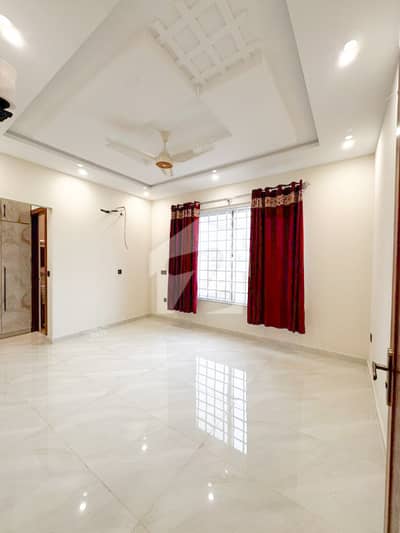 Centrally Located Office In Gulberg Residencia - Block L Is Available For rent Centrally Located Office In Gulberg Residencia - Block L Is Available For rent