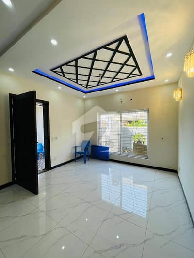 Near to Park House For sale In Park View City Near to Park House For sale In Park View City