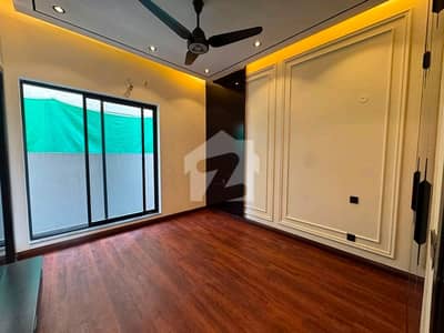 Good Location 5 Marla House For sale In Park View City