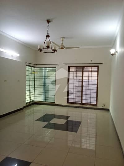 12 MARLA 4 BEDROOM HOUSE AVAILABLE FOR RENT