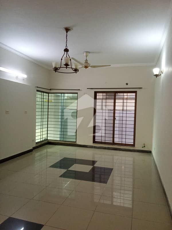 12 MARLA 4 BEDROOM HOUSE AVAILABLE FOR RENT 12 MARLA 4 BEDROOM HOUSE AVAILABLE FOR RENT