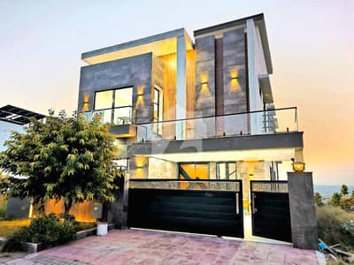 بحریہ ٹاؤن فیز 8 بحریہ ٹاؤن راولپنڈی,راولپنڈی میں 5 کمروں کا 10 مرلہ مکان 4.7 کروڑ میں برائے فروخت۔