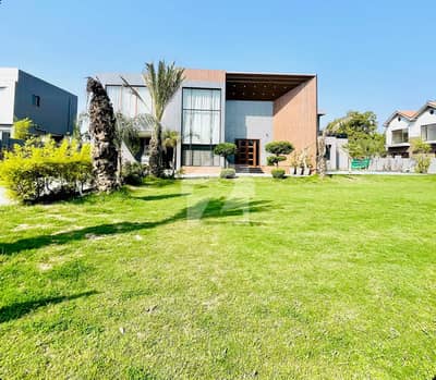 8 KANAL FARMHOUSE FOR SALE ON BEDIAN ROAD - HOT LOCATION OFFERING 3 BEDROOMS