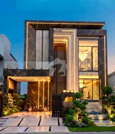 ڈی ایچ اے 9 ٹاؤن ڈیفنس (ڈی ایچ اے),لاہور میں 3 کمروں کا 5 مرلہ مکان 2.45 کروڑ میں برائے فروخت۔