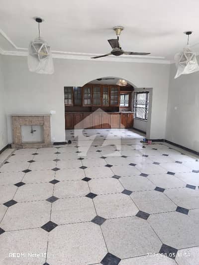 Nooted : This House Size , 17 Marla  7 Bedrooms Full House Available For Rent In G-10