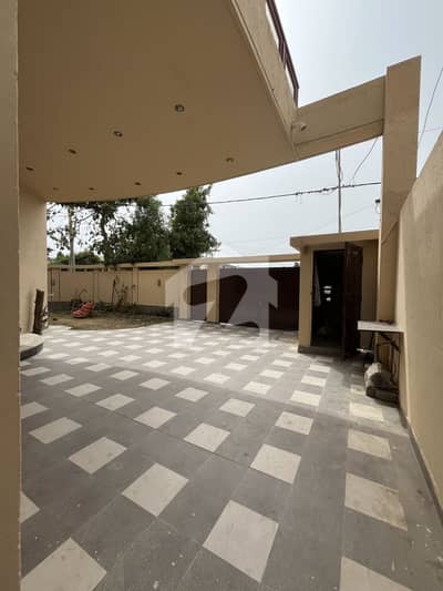 Luxurious 500 yards bungalow available for rent