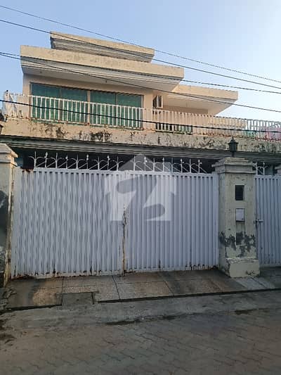 30 Marla Corner Old House For Sale