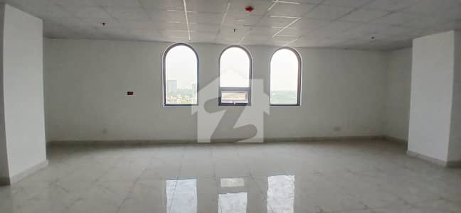 گلبرگ لاہور میں 3 مرلہ دفتر 1.05 لاکھ میں کرایہ پر دستیاب ہے۔