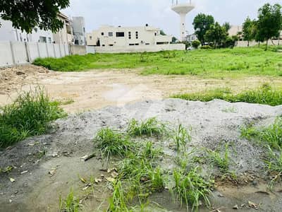 ڈی ایچ اے فیز 7 - بلاک آر ڈی ایچ اے فیز 7,ڈی ایچ اے ڈیفینس,لاہور میں 1 کنال رہائشی پلاٹ 3.75 کروڑ میں برائے فروخت۔