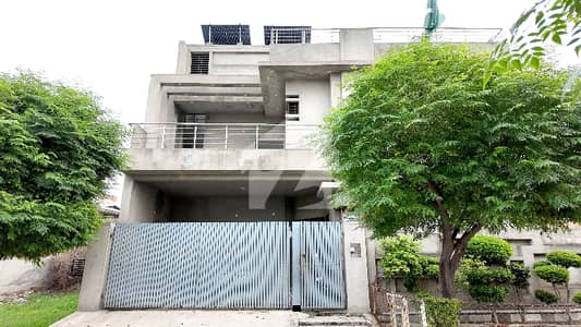 Avail Yourself A Great Prime Location 10 Marla House In LDA Avenue - Block D Avail Yourself A Great Prime Location 10 Marla House In LDA Avenue - Block D