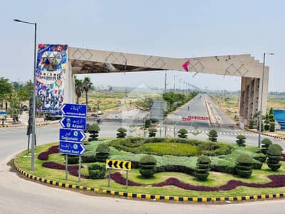 Perfectly Located 1 Kanal Plot with Easy Access to Amenities Perfectly Located 1 Kanal Plot with Easy Access to Amenities