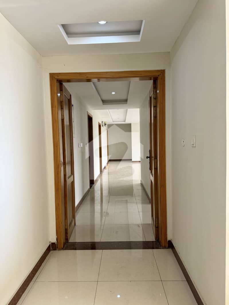 3BED FRESH FLAT UP FOR SALE 3BED FRESH FLAT UP FOR SALE
