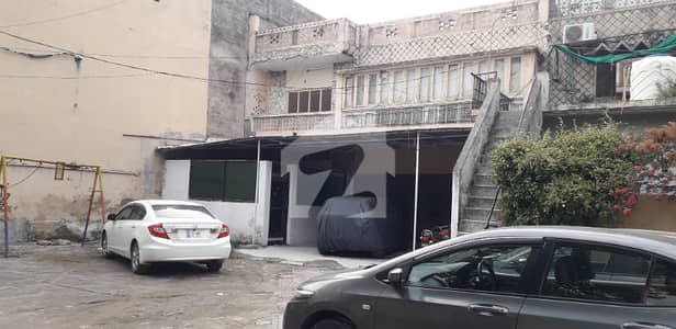 سیٹیلائیٹ ٹاؤن راولپنڈی میں 8 کمروں کا 2 کنال گودام 2.75 لاکھ میں کرایہ پر دستیاب ہے۔