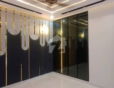 1 Kanal Spacious House Available In Bahria Town - Sector E For sale
