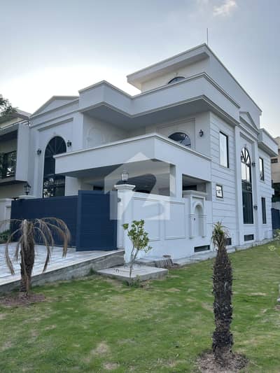 ڈی ۔ 12 اسلام آباد میں 7 کمروں کا 10 مرلہ مکان 15.0 کروڑ میں برائے فروخت۔
