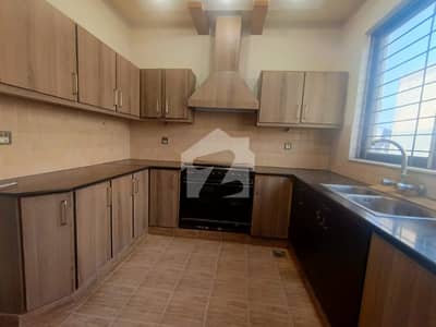 Separate Gate One Kanal Beautiful Upper Portion Available For Rent Good Location