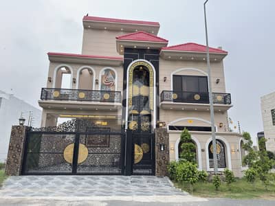 10.75 Marla Beautiful Corner House For Sale
